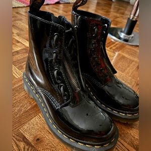 Pleather DR. MARTENS in black